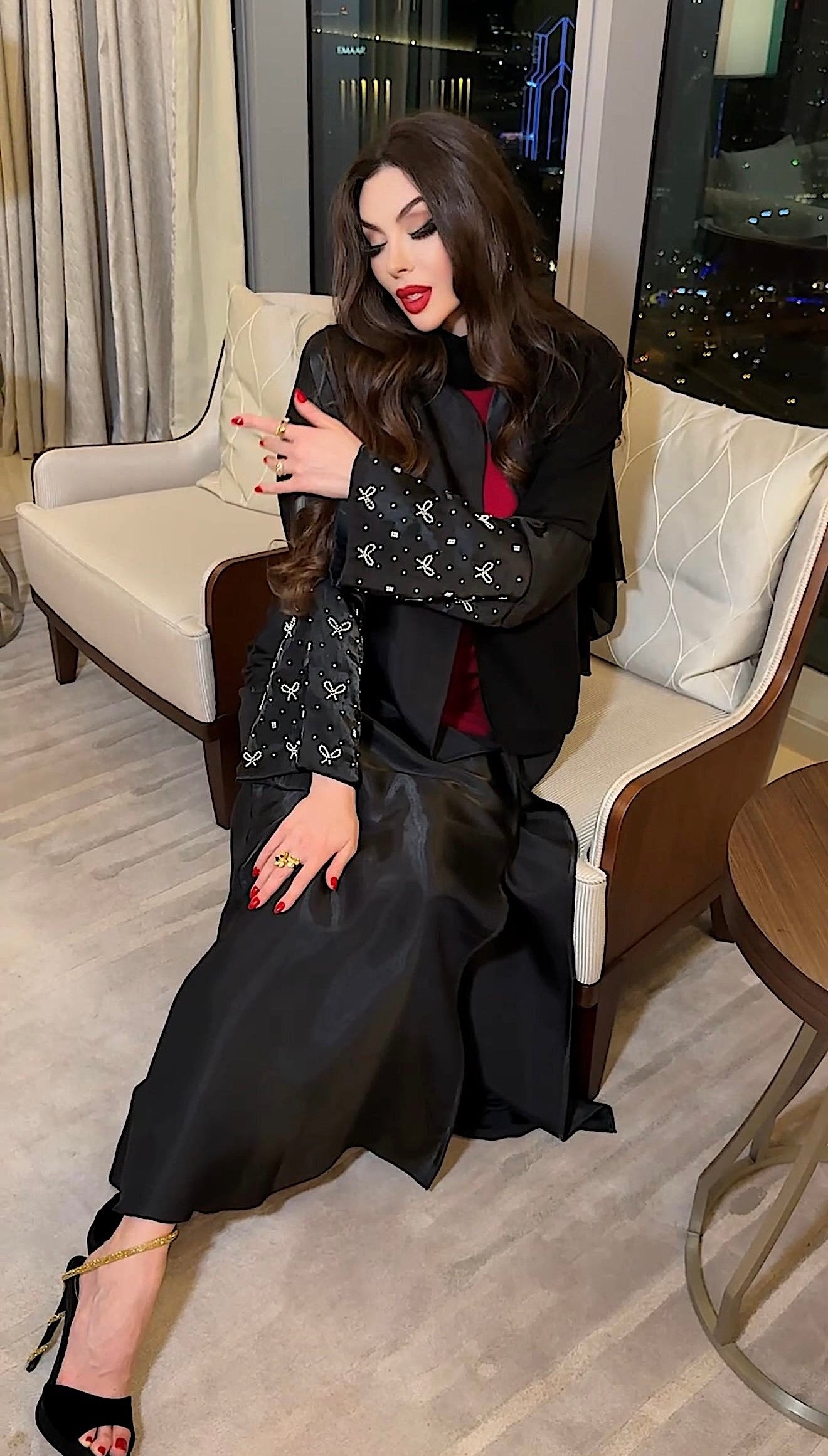 Black Pearl Bow Abaya